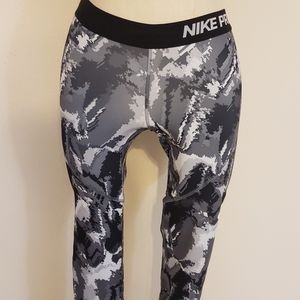 Nike Pro Crop exercise pants